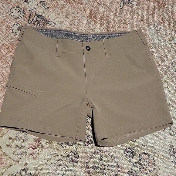 The North Face Pants - The North Face Tan Women's Polyester Elastane Zip Front 5 Pocket Shorts - Size 6